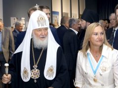 В Храме Христа Спасителя открылась выставка «Москва и жизнь. Возрождение московского Храма» в память о Юрии Лужкове Открытие выставки