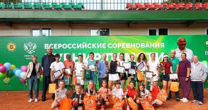 В Москве с успехом прошел очередной теннисный турнир памяти Ю. М. Лужкова Финал юбилейного турнира им. Юрия Лужкова